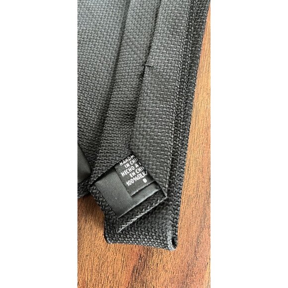 Vintage Men’s Van Heusen Tie Handmade All 100% Silk Solid Black Textured Tie Han - Picture 5 of 8
